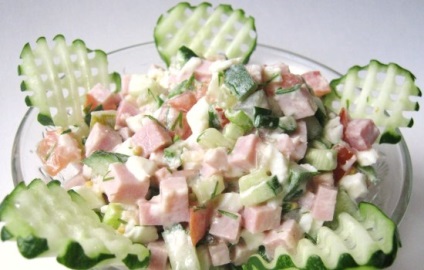 Saláta receptek a sonkával és az uborkával, az összetevők kiválasztásának titkaival és