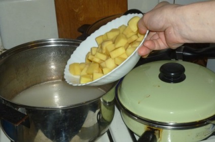 Reteta borsch ucrainean rosu cu carne pas-cu-pas cu fotografii