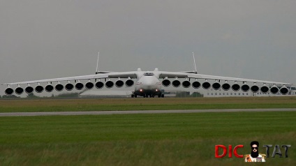 Az orosz hős úgy néz ki, mint a világ legnagyobb repülőgépe