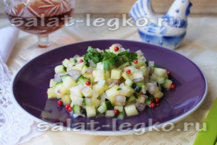 Salată cu ananas și castraveți