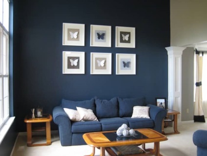 Kék fal tapéta a belső, fotó sötét, fekete háttér, szoba színe arany, fehér tapéta