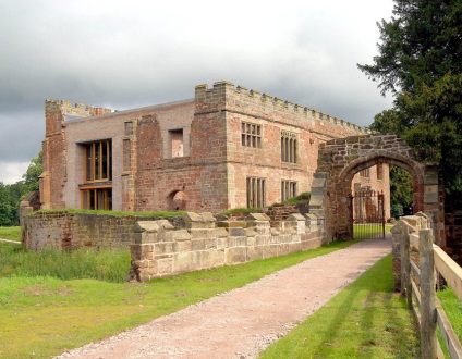 O casă modernă în ruinele unui vechi castel din Marea Britanie