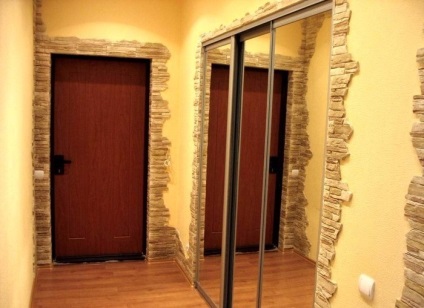 Modern beépített szekrény a folyosón