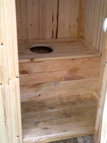 Construim o toaletă pentru o reședință de vară cu mâinile noastre, o fotografie de instrucțiuni pas cu pas