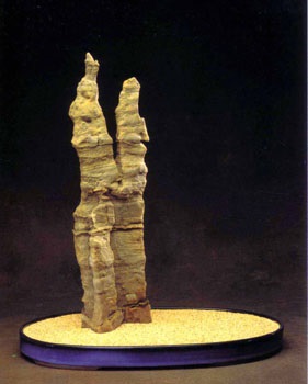 Suiseki - compoziții de roci din ceramica lor