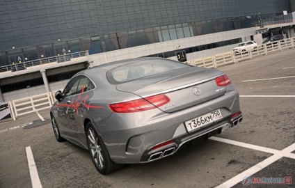 Încercați unitatea de pilotaj mercedes-benz s63 amg coupe pentru șofer