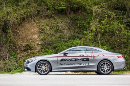 Încercați unitatea de pilotaj mercedes-benz s63 amg coupe pentru șofer