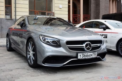 Încercați unitatea de pilotaj mercedes-benz s63 amg coupe pentru șofer