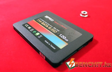 Testarea puterii SSD cu siliciu SSD cu o capacitate de 120 gigabytes