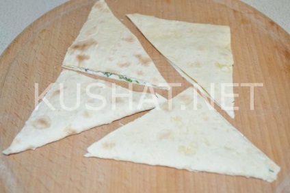 Triunghiuri de pâine pita cu brânză