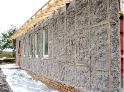 Izolarea termică a unei case din lemn în afara posibilității de alegere a materialelor și a instalării de către propriile mâini