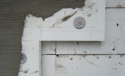 Izolarea termică a unei case din lemn în afara posibilității de alegere a materialelor și a instalării de către propriile mâini