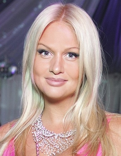 Виктория Lopyreva боя боядисана косата си козметична употреба