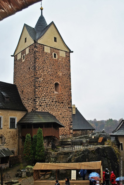 Локет Castle, преглед на olgatraize - готически замък Локет и прекрасния град Локет,