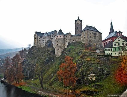 Castelul Loket, o revizuire de la olgatraize - un lac de castel gotic si un elit destul de oras,