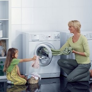 Insigne pe haine - cum să spălați, confortul de serviciu al casei dvs. în mâinile dvs.