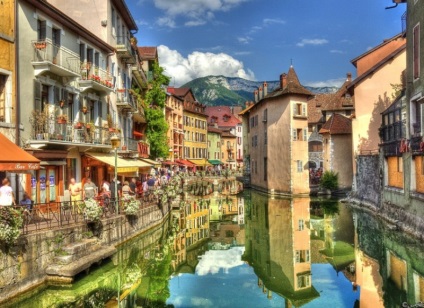 Ansi merge prin cel mai frumos sat din Franța
