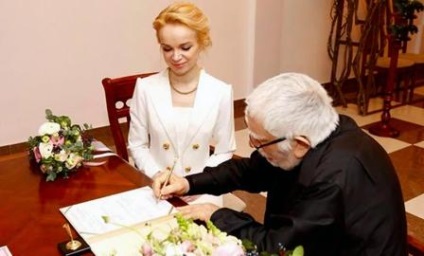 Armen Djigarkhanyan și fotografia soției sale tinere