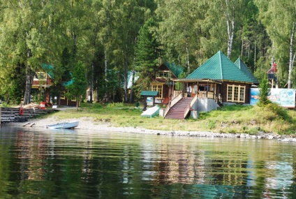 Pihenés alapja a teletskoye-tónál nyáron és télen