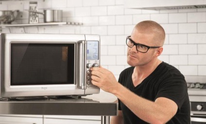 Ce se va întâmpla dacă puneți telefonul în cuptorul cu microunde ceea ce poate fi un cuptor cu microunde în gospodărie