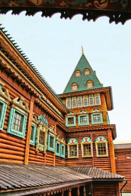 Palatul din lemn al tarului Alexey Mikhaylovich din Kolomna, mai proaspat - cel mai bun din Runet pentru o zi!