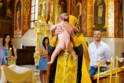 Copil fotograf pentru botezul copilului