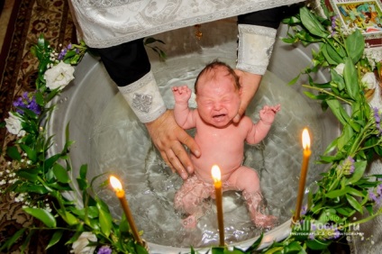 Copil fotograf pentru botezul copilului
