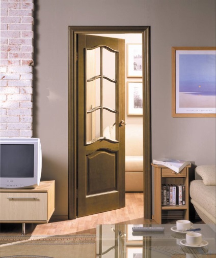 A furnérozott ajtók belső tölgy, wenge vagy dió, sima üveg vagy vak panel