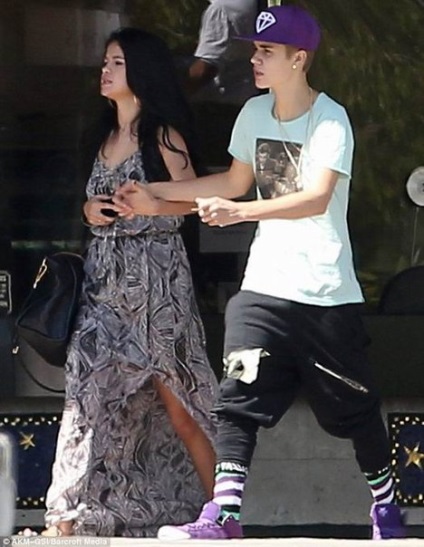 Justin Bieber bate fotograful, blogger sivalerie pe site-ul pe 28 mai 2012, o bârfă