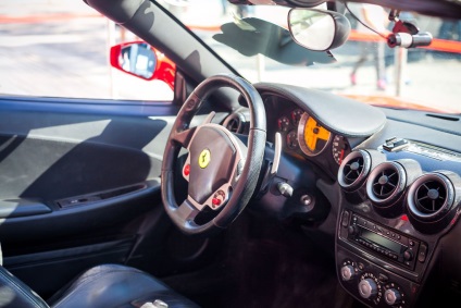 Ferrari f430 - cum am măturat o mașină sport în Barcelona