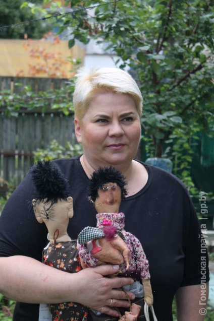 Gomel nő Irina Usova létrehozza exkluzív padlás babák, és nevezi őket a sorozat -
