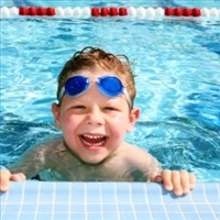 Hogyan kell tanítani egy gyermek úszni