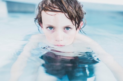 Cum să înveți un copil să înoate cel mai bun mod de a face prieteni cu apă