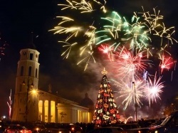 Ahogy ünnepeljük és ünnepeljük az új évet Spanyolországban, az ünneplés hagyományát