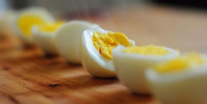 Cum să fierbeți ouăle pentru a fi bine curățate