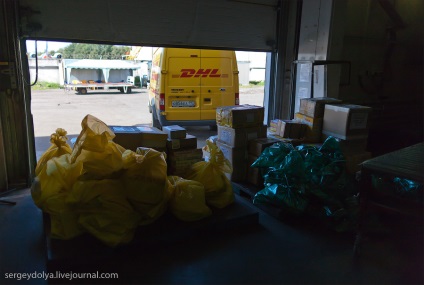 Cum funcționează serviciul de expediere rapidă dhl