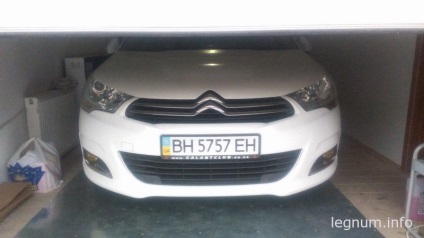 Hogyan kell szétszedni a citroen c4 2012 spotlámpát és telepíteni a bi-xenon lencséket, a 