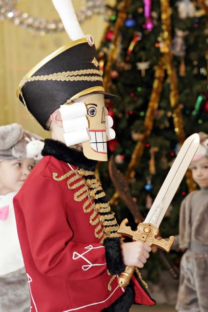 Hogyan készítsünk egy Nutcracker Maszkot