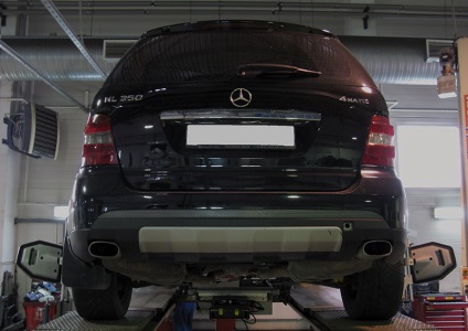 Cum este repararea rackului de direcție al lui Mercedes w164 semnele și cauzele defecțiunii
