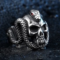 A koponya acélból készült gyűrűk a boltban neformarketen, a biker gyűrűk pedig Oroszországba szállítanak