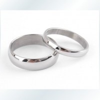 A koponya acélból készült gyűrűk a boltban neformarketen, a biker gyűrűk pedig Oroszországba szállítanak