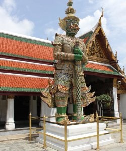 A királyi palota és a Smaragd Buddha temploma Bangkok főbb látnivalói
