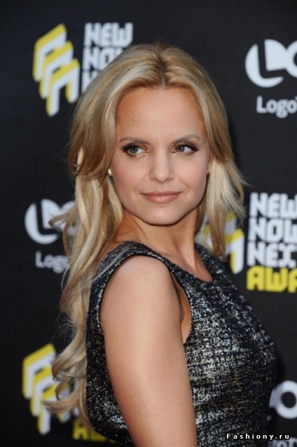 Mine de frumusețe (mena suvari)