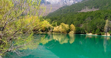 Krím türkiz tó