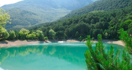Krím türkiz tó