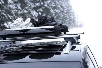 Cel mai bun portbagaj pentru un snowboard pe acoperișul unei mașini