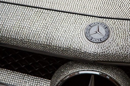 Mercedes orosz diák, teljesen Swarovski kristályokkal borított, megdöbbentette angol embereit