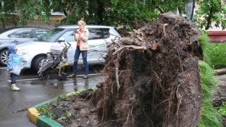 Московчани не получават съобщение за смъртоносния ураган MOE - Би Би Си руски Service