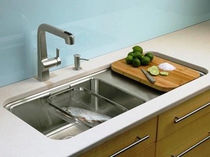 Mosdók konyhai mosogató méretek a konyhában 45 cm, standard, mély, szélesség, mélység, fotó, videó