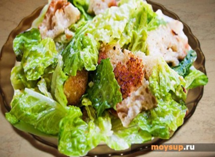 O adevărată salată de Caesar - cu ansoasă sub un sos Worcester